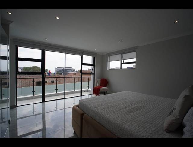 4 BEDROOM HOUSE FOR SALE IN MIDSTREAM HEIGHTS